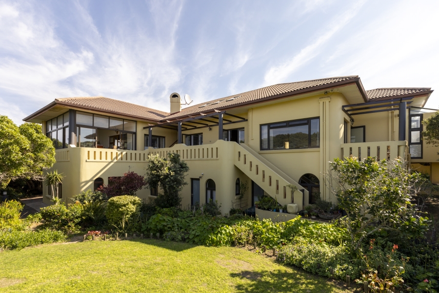 7 Bedroom Property for Sale in West Beach Eastern Cape